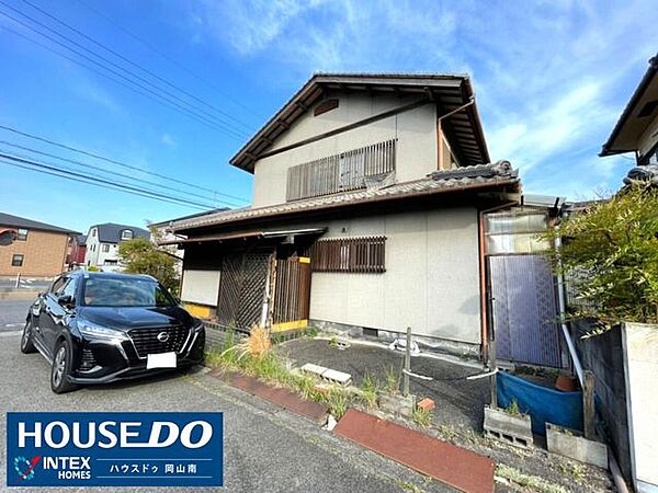 【駐車2台可能！カーライフもスムーズに】駐車スペースは、車種により2台駐車可能！毎日の通勤や送迎、週末のお買い物もスムーズ！前面道路が広いため、運転が苦手な方も安心して車の出し入れができます！