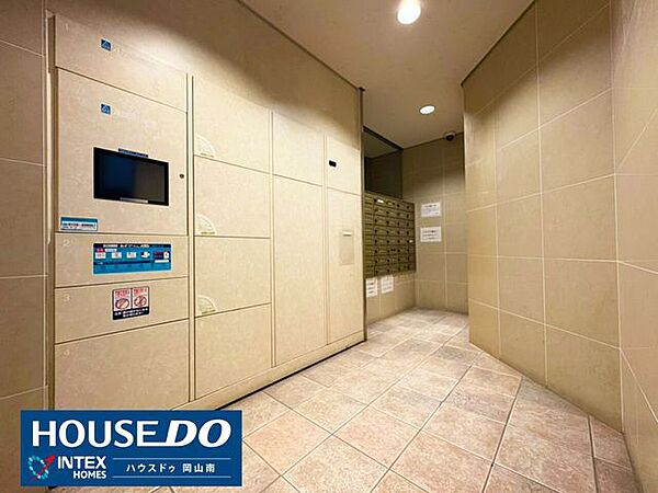 【留守中も安心の宅配ボックス】不在時でも荷物が受け取れる便利な宅配ボックス完備！共働きの親御さんやネットショッピングが多いご家庭に嬉しい設備です。荷物の再配達の手間も省けて快適ですね♪