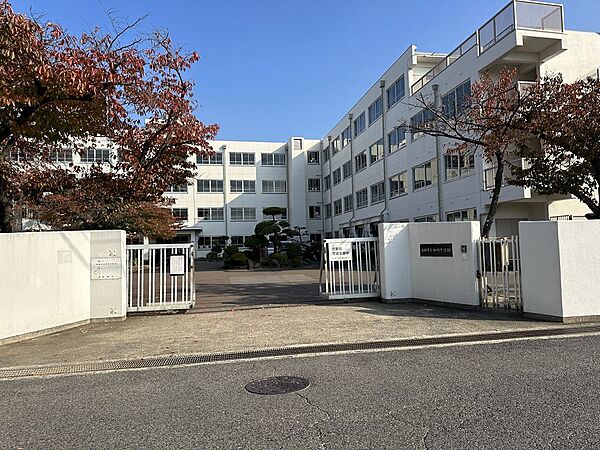 高槻市立柳川中学校　７００ｍ