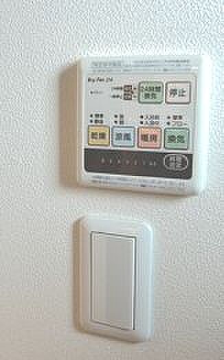 浴室の暖房換気乾燥機スイッチ