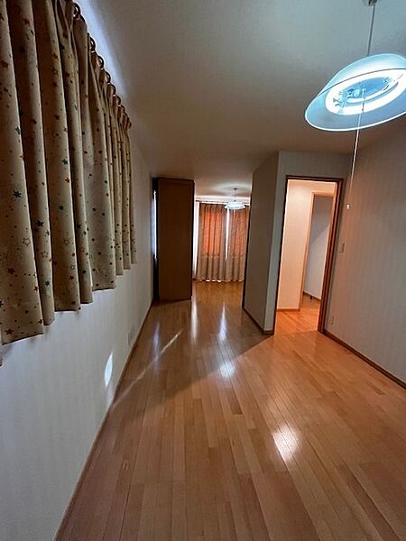 稼働式収納間仕切りでお部屋の空間が自由自在に！
