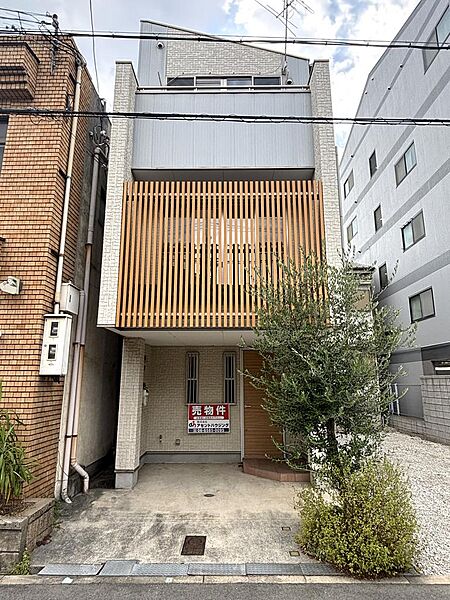 外観：327002972011