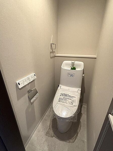 トイレには快適な温水清浄便座付