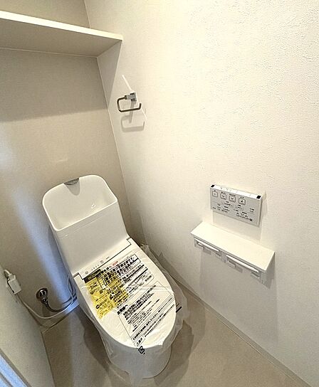 トイレには快適な温水清浄便座付