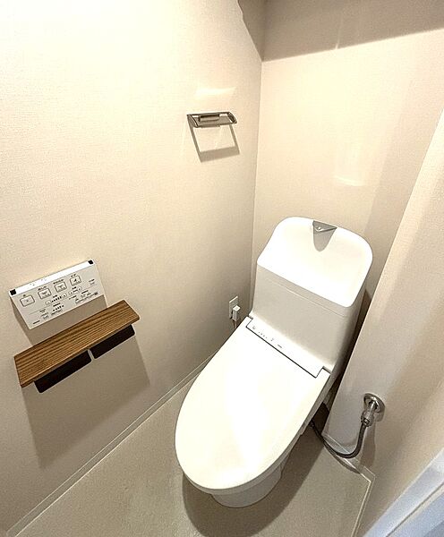 トイレには快適な温水清浄便座付