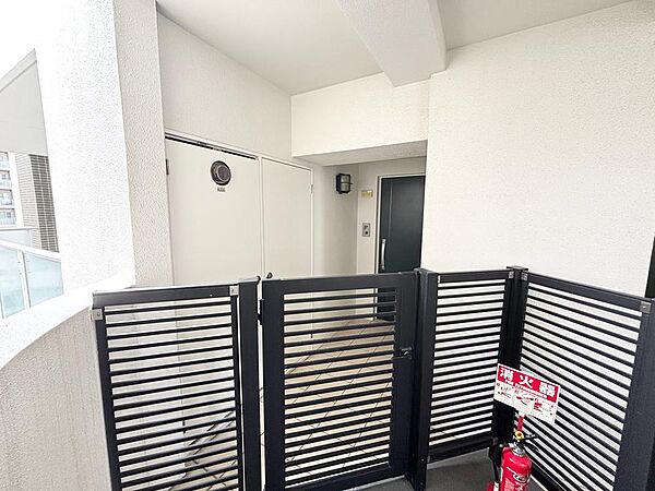門扉付きの専用ポーチ付きです。