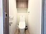 トイレ：【トイレ】白を基調とした明るく清潔感のあるトイレです。温水洗浄便座を備え、快適な使い心地です。