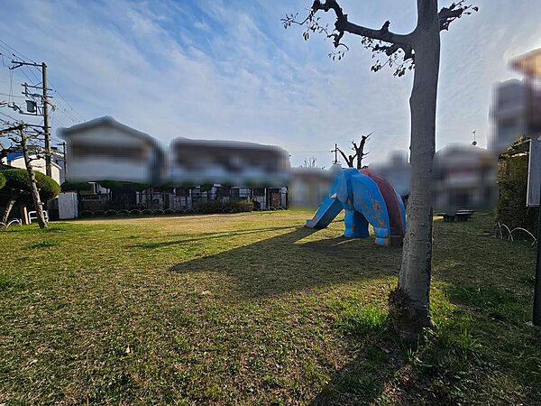 ◆道路向かい公園◆守口市　八雲北町　三丁目　中古　戸建　4　LDK　屋根裏収納　3階建　南　東　角地