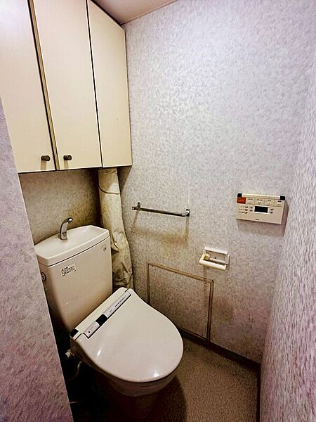 広めのトイレです