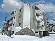 南郷13丁目駅より徒歩3分 築4年3ヶ月 4階建の賃貸物件