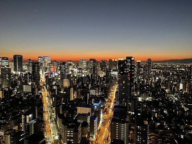 【物件からの眺望】大阪のランドマーク梅田エリアの夜景が一望できます☆