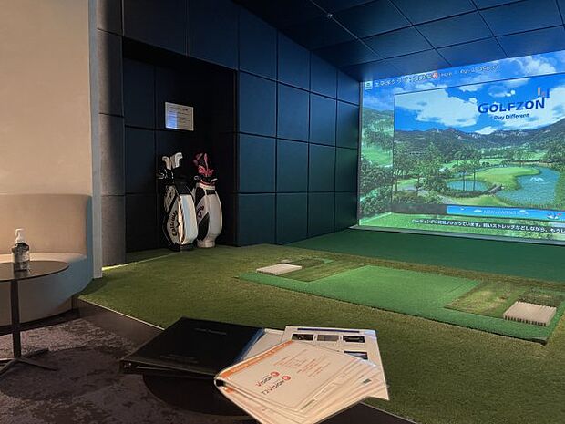 【ゴルフラウンジ】地下2階にございます、シュミレーションゴルフです！お気軽にゴルフが楽しめます！
