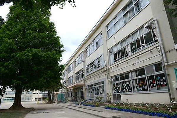 杉並区立桃井第一小学校まで徒歩7分です。