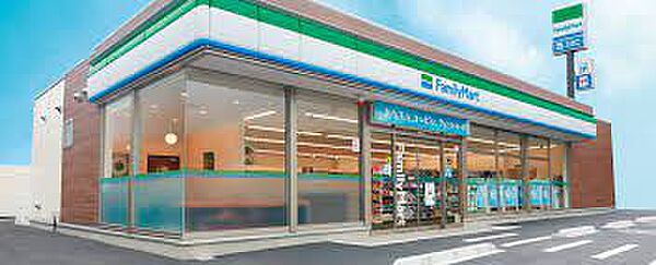ファミリーマート 四谷四丁目店まで約300ｍです。