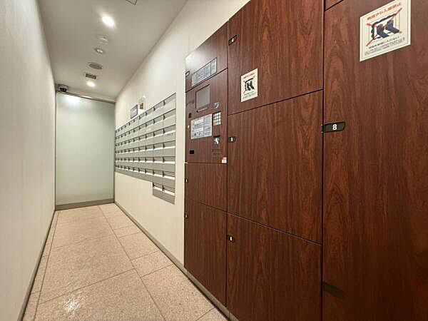 感るの行き届いた、マンションならではの清潔感が魅力的です。住民専用スペースとして安心感があり、毎日の郵便の受け取りも快適です。
