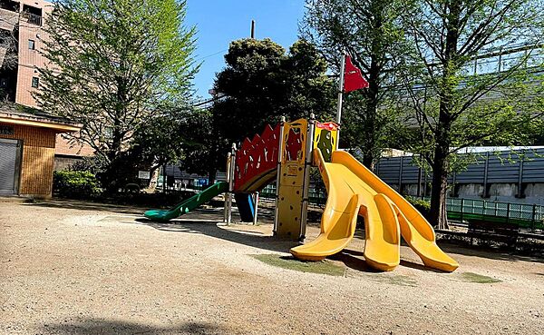 昭栄公園まで約120mです。