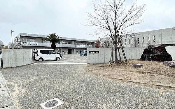 日の里中学校 徒歩15分。 1200m