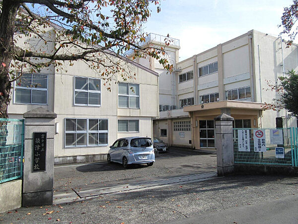 画像19:小学校「富士市立須津小学校まで851m」
