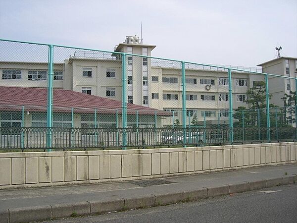 画像16:中学校「富士市立富士南中学校まで2206m」