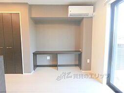 WOODSTOCK NEST 102 1階ワンルームのリビング/ダイニング