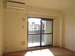 リバーレイクヒルズ 205 2階1Kのリビング/ダイニング