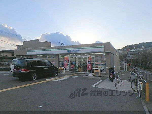 画像19:ファミリーマート　伏見桃山東店まで920メートル