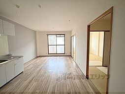 Ｃｏｕｒｔ　ｆｌａｔｓＴＡＮＡＢＥ2号棟 302 3階3LDKのリビング/ダイニング