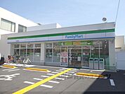 ファミリーマート　城陽駅南店まで650メートル