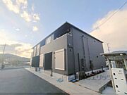 加茂駅より徒歩6分 築1年2ヶ月 2階建の賃貸物件