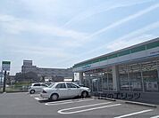 ファミリーマート　久世東土川町店まで50メートル