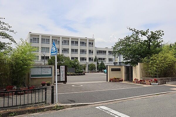 画像7:中学校「八幡市立男山第二中学校まで1597m」