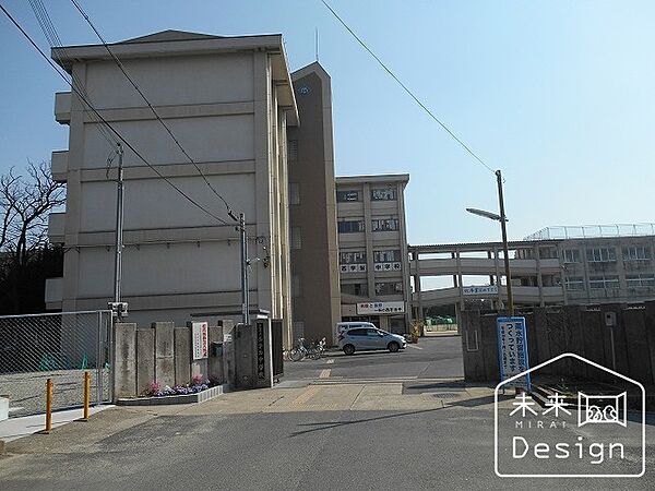 中学校「宇治市立西宇治中学校まで800m」
