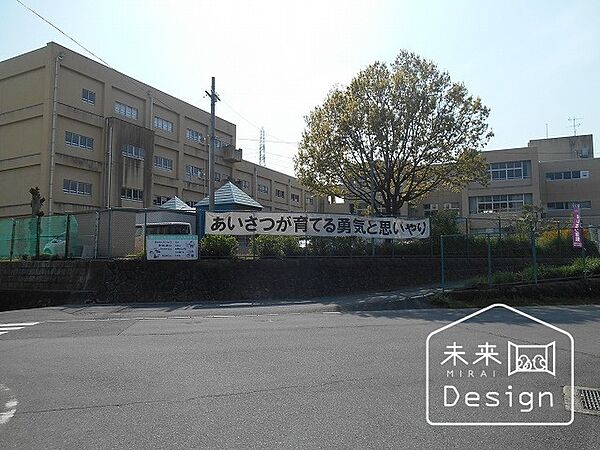 小学校「宇治市立南部小学校まで1051m」