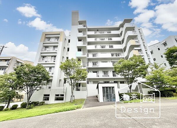 マンションの周囲には閑静な住宅や、大きな公園がたくさんあり、自然にも恵まれた穏やかな環境です♪