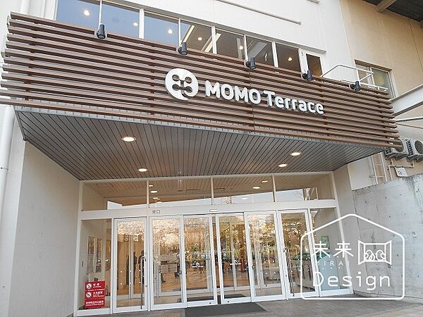 複合モール「無印良品MOMOテラス店まで2299m」
