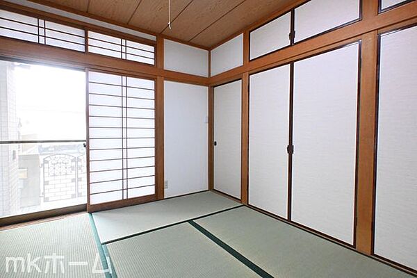 あると落ち着く和室には押入も完備されており、客間としてだけでなく収納などに利用できるスペースです！