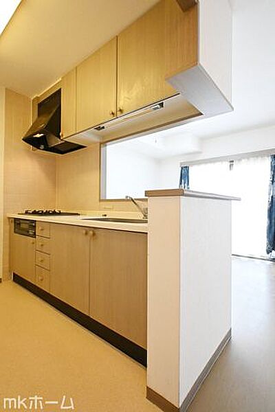 使い勝手の良いシステムキッチンを採用！作業スペースも広めにとられておりご家族でお料理が楽しめます！