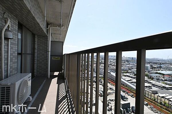 バルコニーは陽当たりとともに風通しも良く洗濯物もよく乾きます！