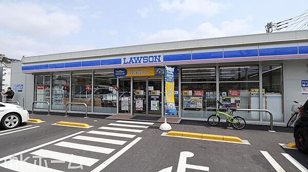 徒歩5分。ローソン船橋栄町店は閉店し、新規店：船橋栄町1丁目店となる 330m