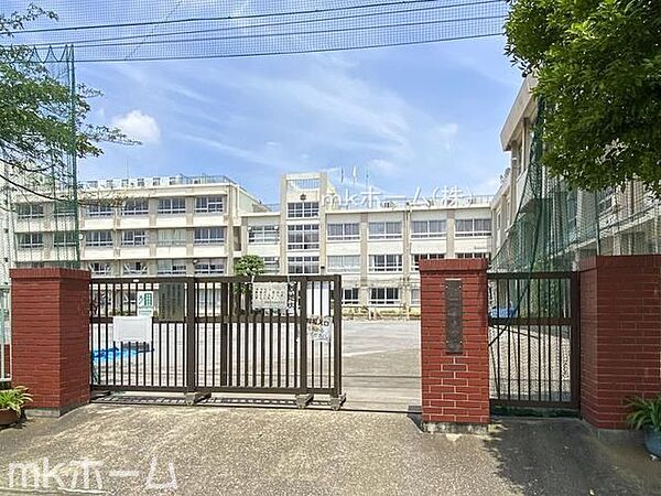 葛飾区立双葉中学校 徒歩7分。 520m