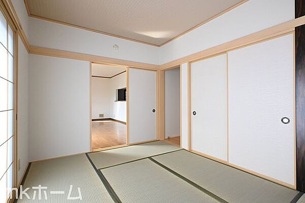 あると落ち着く和室には押入も完備されており、客間としてだけでなく収納などに利用できるスペースです！