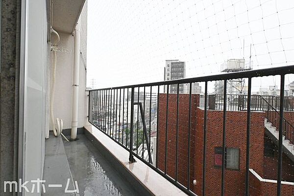 バルコニーは陽当たりとともに風通しも良く洗濯物もよく乾きます！