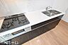 キッチン：大きなキッチンスペースは家事をしながら会話も弾み、大切な家族のコミュニケーションスペースとなります！