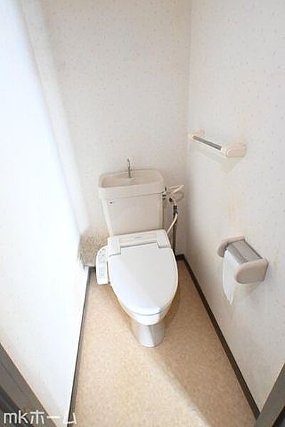 温水洗浄便座付きのトイレです！