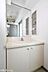 洗面：大きな鏡と洗面台が付いた洗面化粧台は収納も豊富！買い置きした日用品などまとめて収納する事が出来ます！