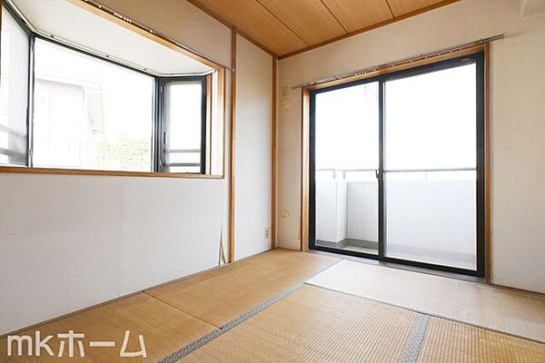 リビング横の和室は多目的に利用可能な空間です！お子様の遊び場、また客間として多彩にご利用頂けます！