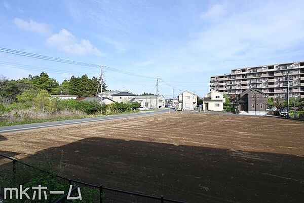 抜けるような眺望はマンションならではですね！3階のお部屋ですので陽当たりも良好です！