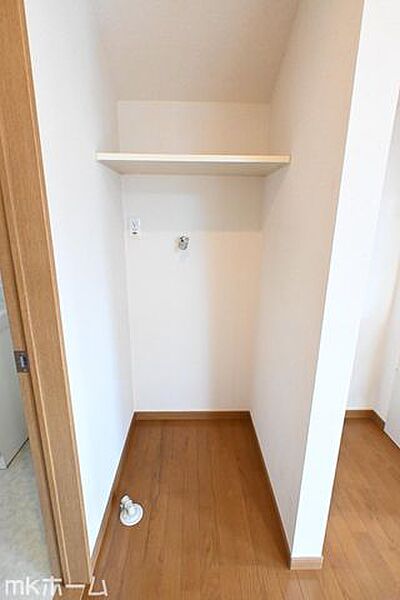 洗濯機置き場も広めのスペースを確保しております！是非、現地にてスペースを確認してみてください！