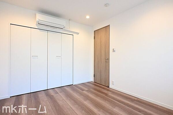 各居室に大型のクローゼットを設置！豊富な収納があることで広い居住スペースを確保することができます！