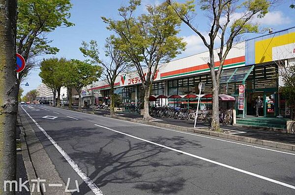 コモディイイダ新松戸店 徒歩8分。 620m